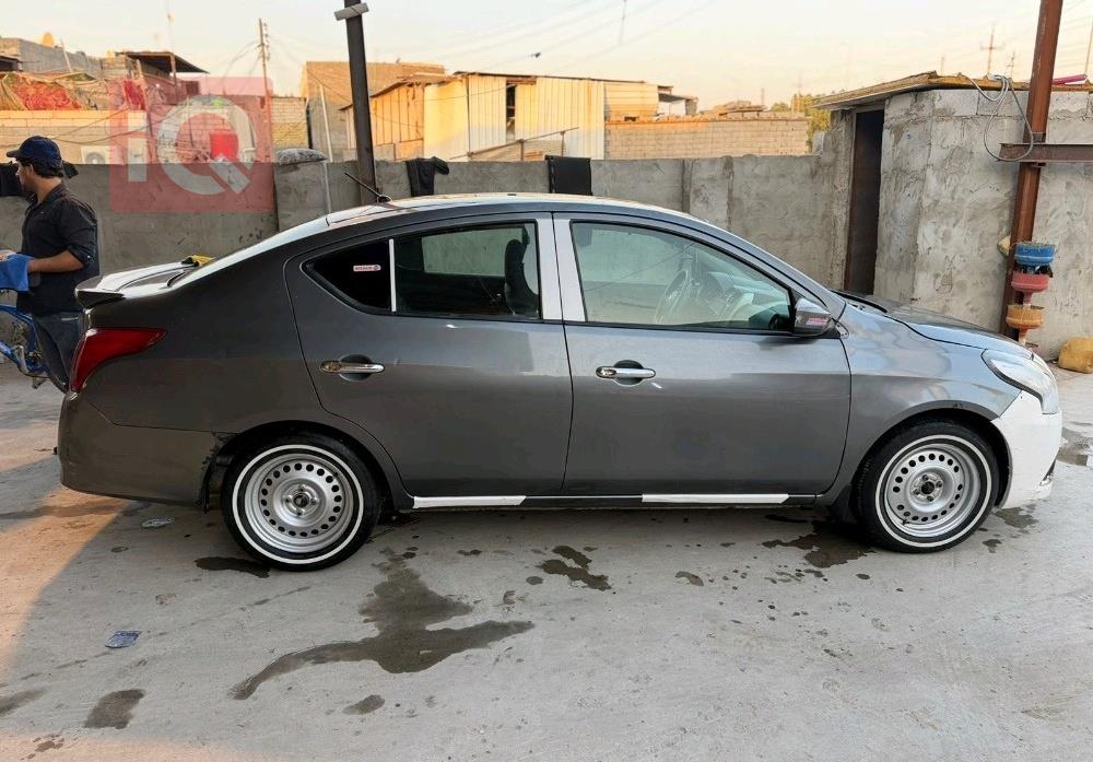 نيسان فيرسا